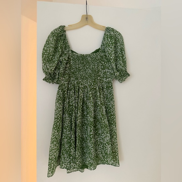 Green and white floral shirt sleeve Abercrombie dress. Worn once! - Picture 5 of 5